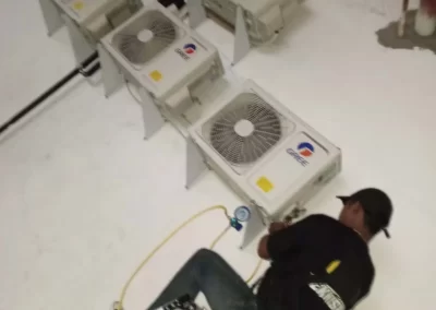 AC Bermasalah? Teknisi Handal Siap Meluncur ke Lokasimu!